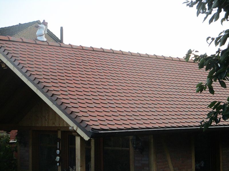 Neu eingedecktes Steildach